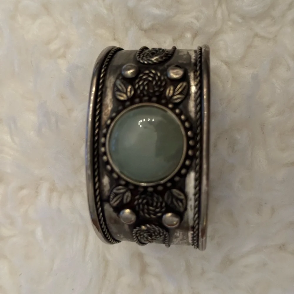 Vintage Cuff Bracelet with Pale Green Stone - Picture 3 of 4